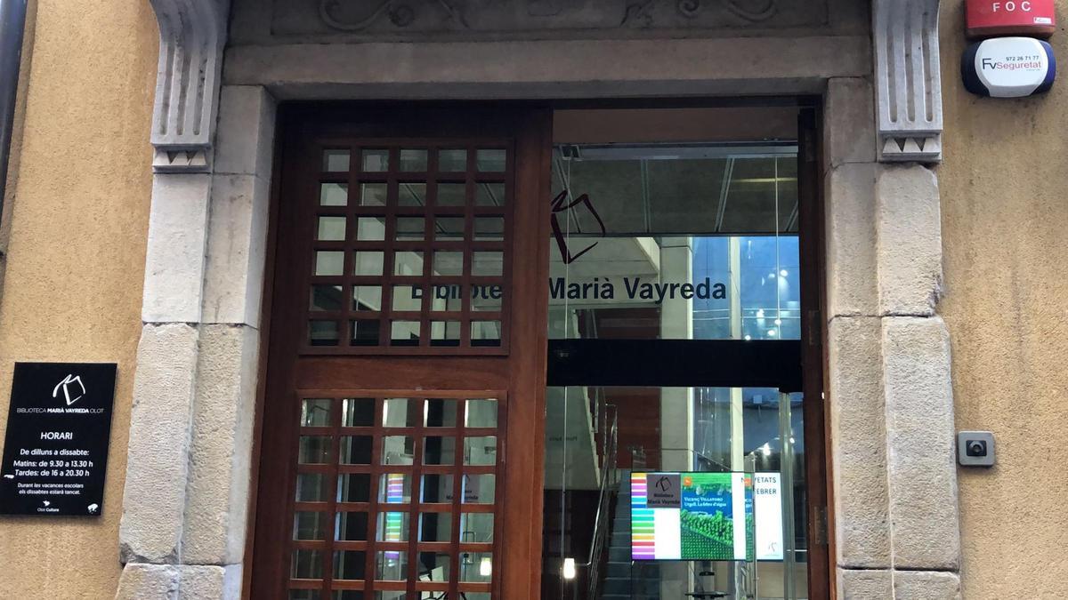 Façana de la biblioteca Marià Vayreda d'Olot