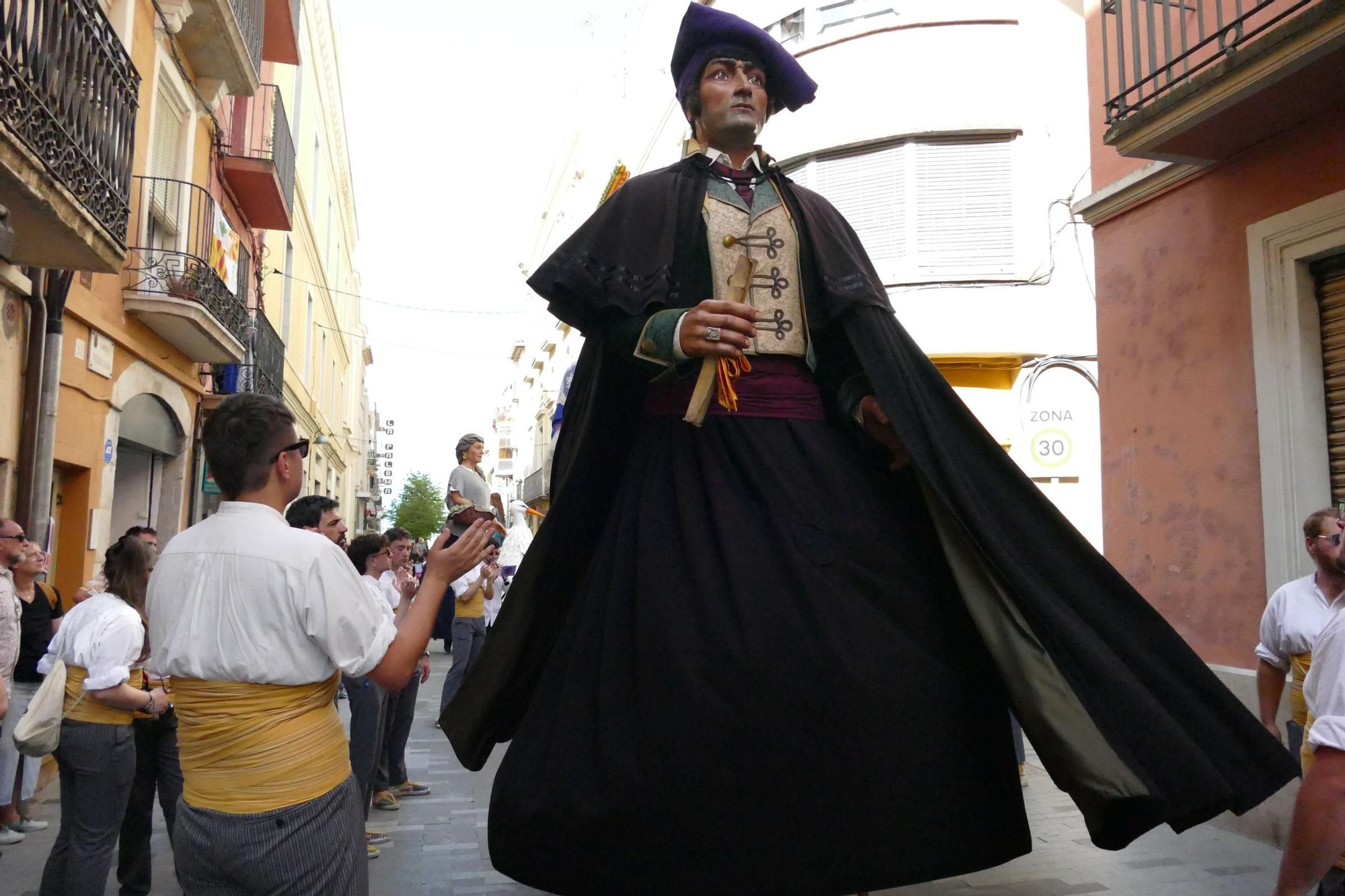 La trobada gegantera de la Diada de Santa Creu celebra els 30 anys dels Amics dels Gegants de Figueres