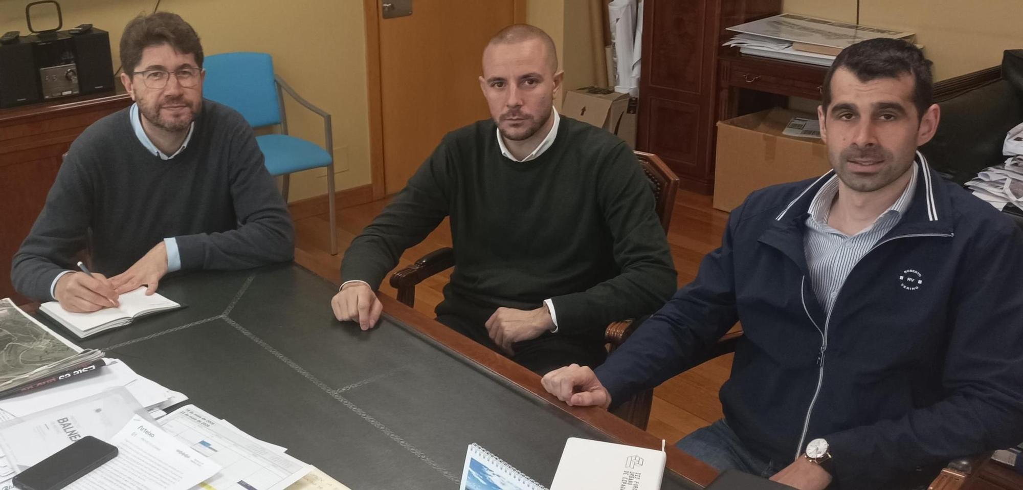 Los dirigentes políticos durante la reunión mantenida este fin de semana.