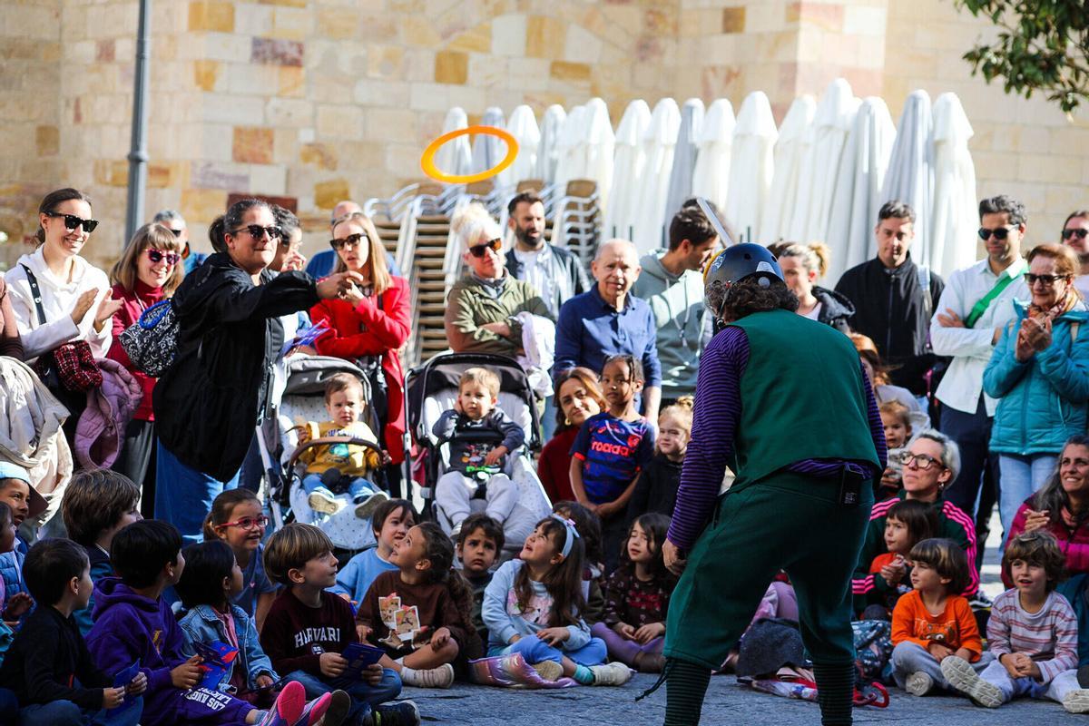 Zamora. Festival de títeres. Pumuki Circo Chisme. Plaza Mayor Zamora. Festival de títeres. Pumuki Circo Chisme. Plaza Mayor