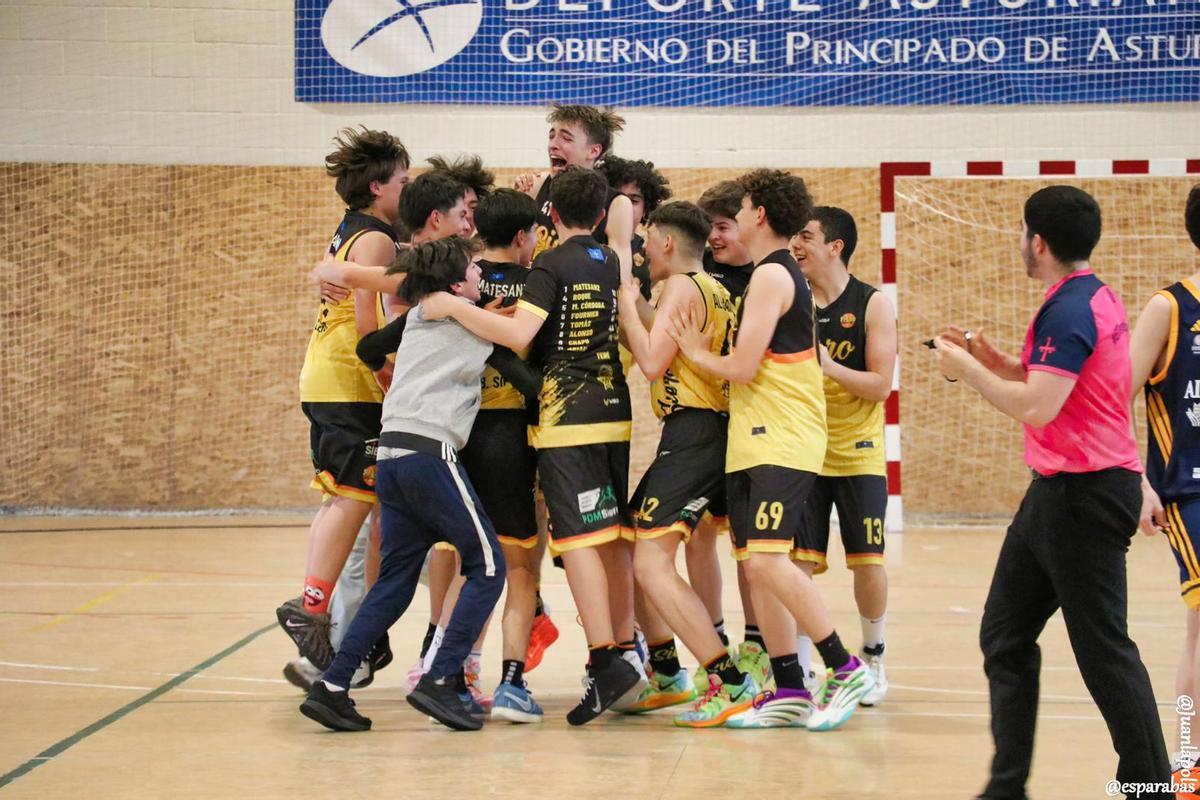 Celebración del ascenso del Club Baloncesto Siero