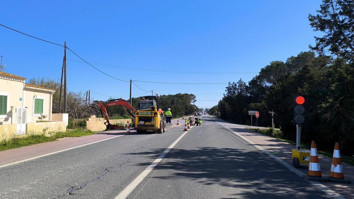 Tramo de la carretera principal de Formentera afectado por el corte de circulación