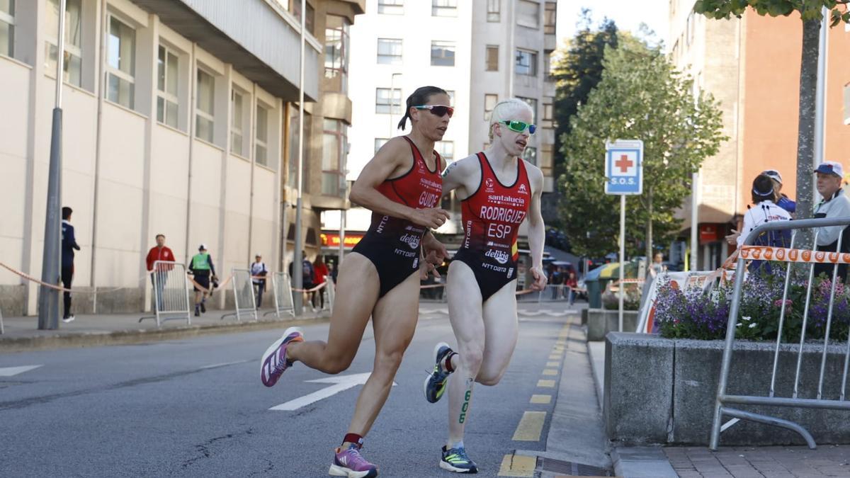 Susana Rodríguez y su guía, en la carrera