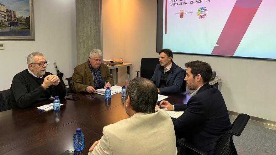 La Región de Murcia busca una alianza con Andalucía y Castilla-La Mancha para exigir a Puente la recuperación del tren por Chinchilla