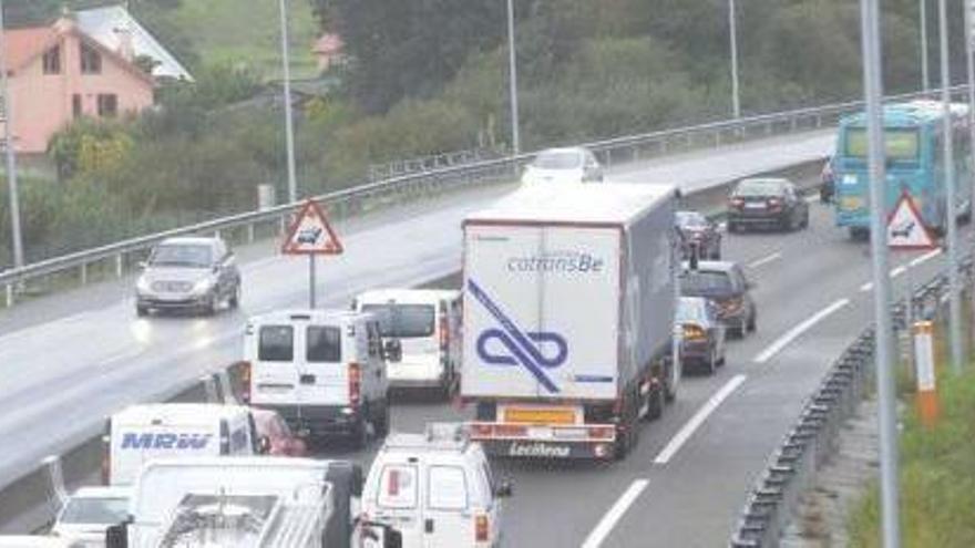 Congestión de tráfico en la AP-9 a la altura de Vilaboa.