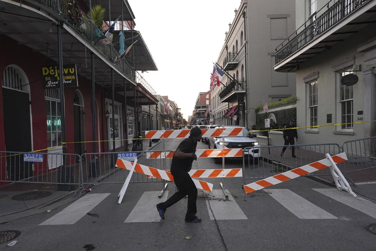 A police barricade near the scene after a vehicle drove into a crowd on New Orleans Canal and Bourbon Street, Wednesday Jan. 1, 2025. (AP Photo/Gerald Herbert). EDITORIAL USE ONLY / ONLY ITALY AND SPAIN