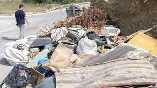 Una escombrera ilegal en la periferia de Alicante
