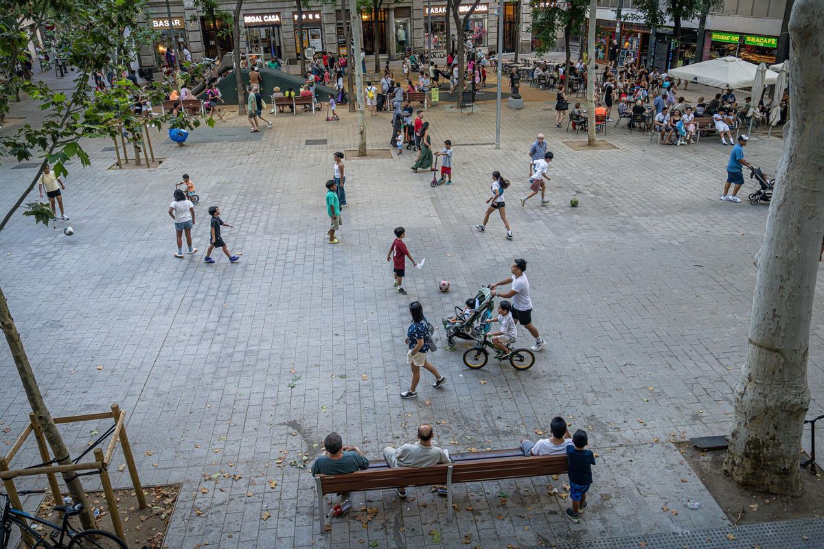 Quan la vida molesta a la Ronda de Sant Antoni Quan la vida molesta a la Ronda de Sant Antoni