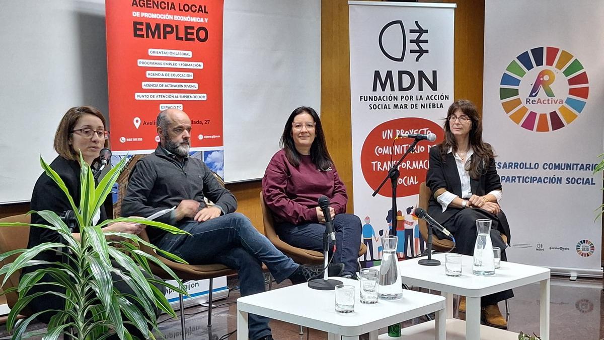 Ponentes en una de las charlas.