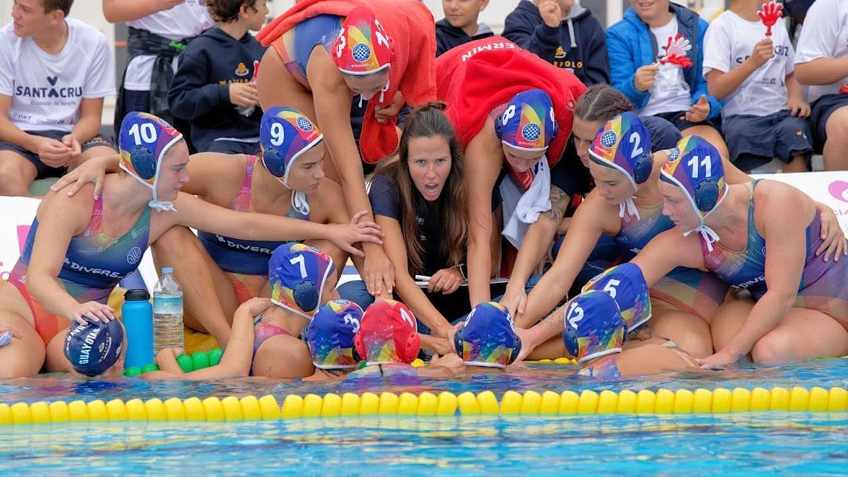 Itziar Pavón da instrucciones en un encuentro de esta temporada.