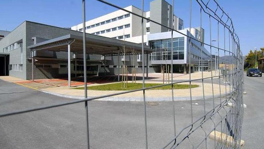 El nuevo Hospital Álvarez-Buylla, concluido hace tres meses y que permanece cerrado por falta de equipamiento.