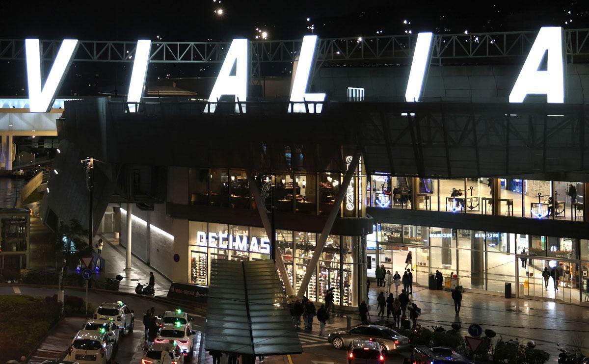 Fachada principal del centro comercial Vialia de Vigo.