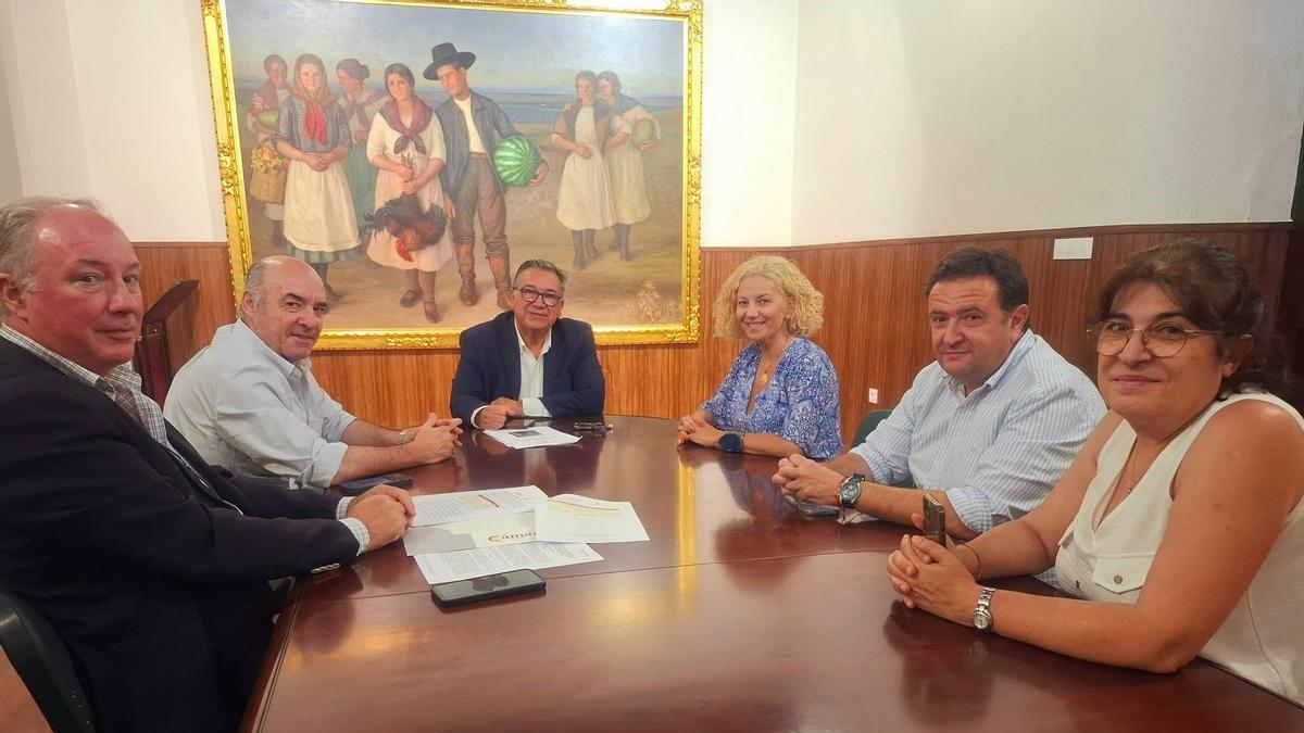 Reunión de trabajo con Mariano García, el alcalde José María Ramírez o Myriam Lázaro, entre otros.