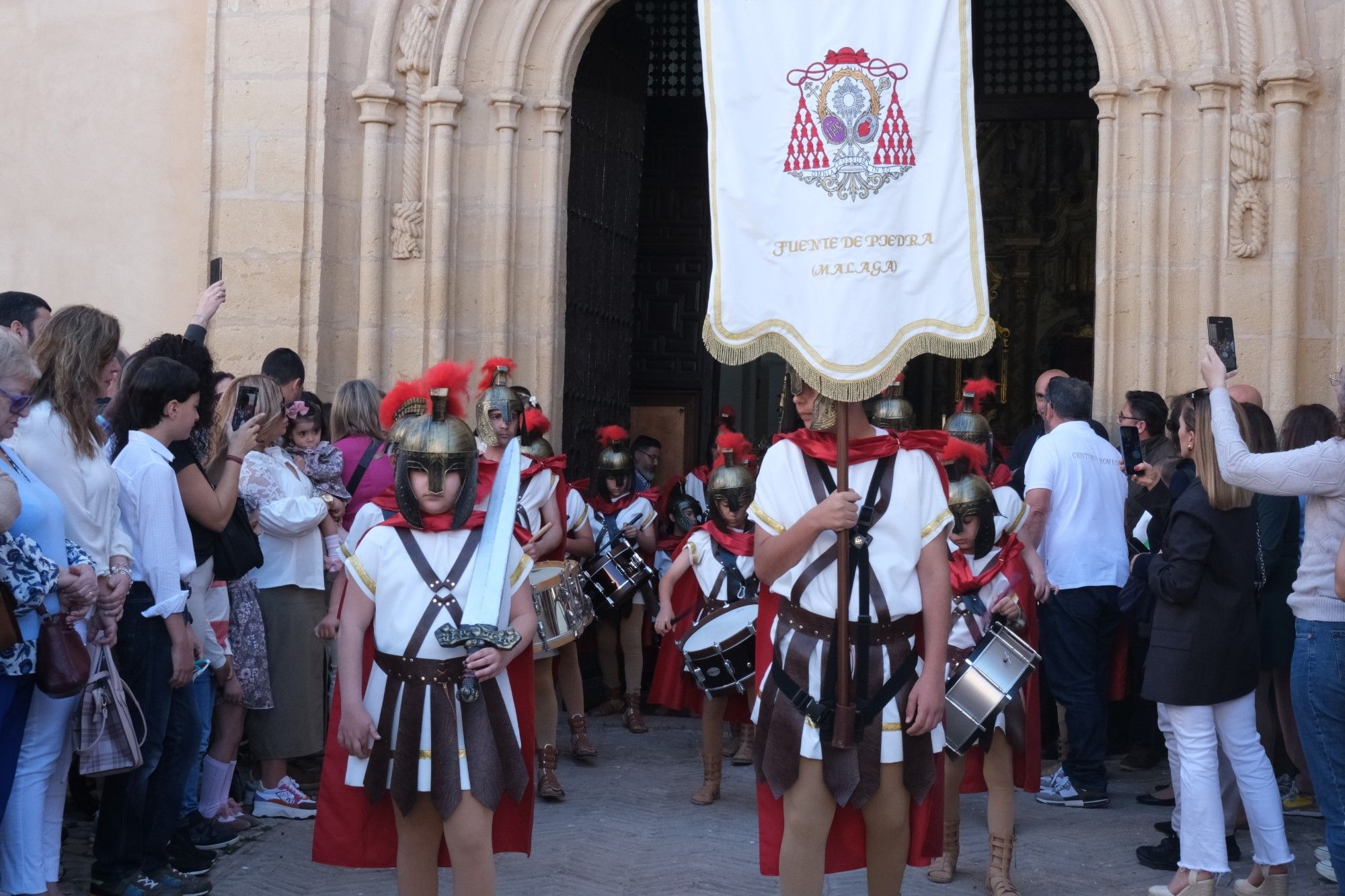 Concentración de tronos chicos en Antequera