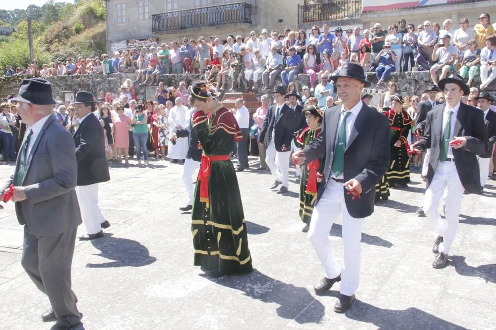 O Hío baila para rendir culto a San Roque