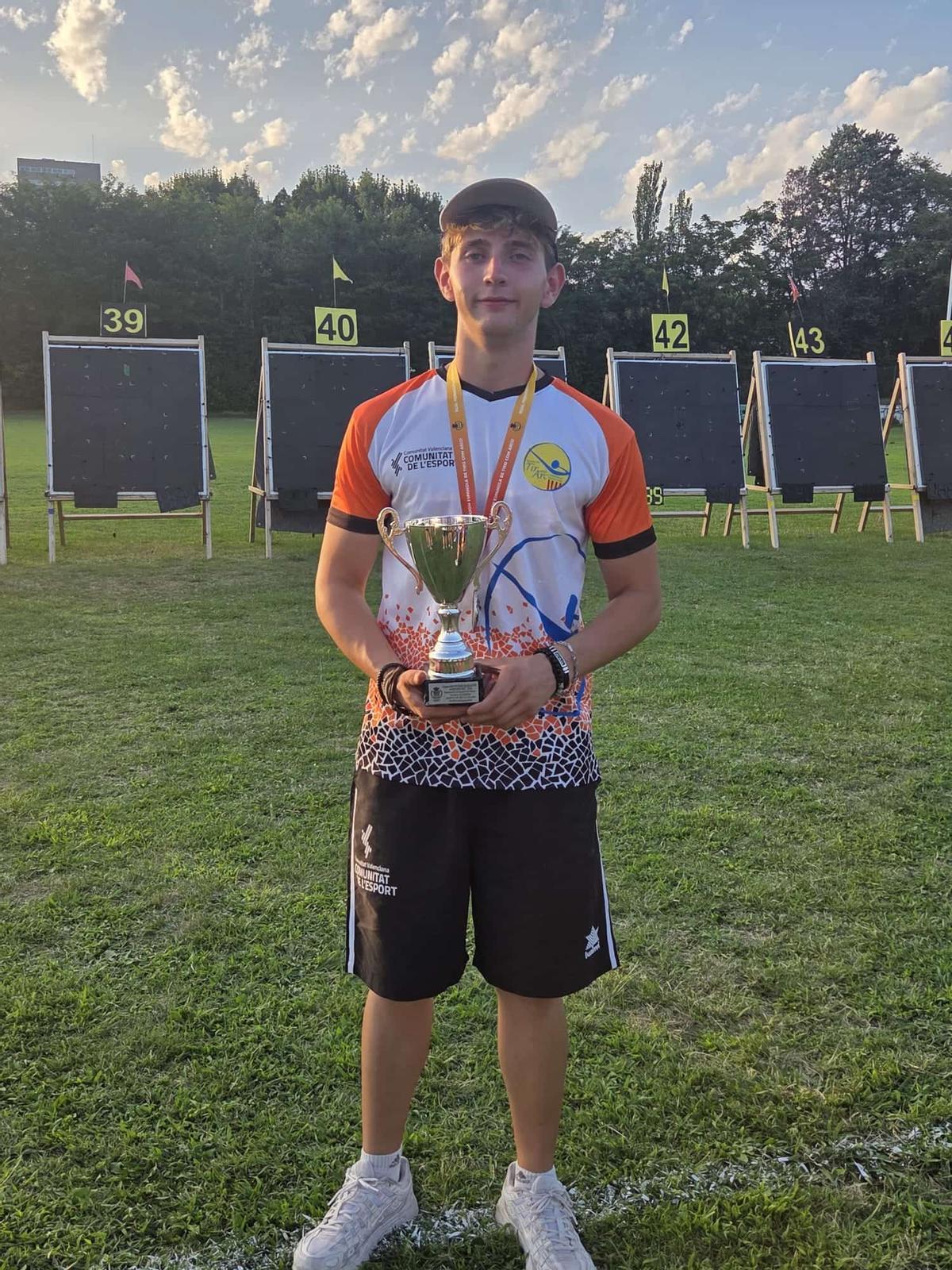 Alejandro Martín Santacruz fue subcampeón en equipos mixtos sub-18, además de lograr el quinto puesto individual y la cuarta posición por equipos en categoría absoluta.