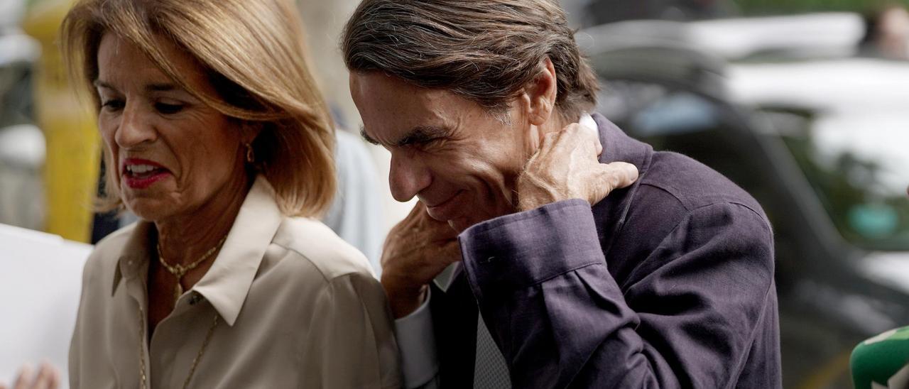 El expresidente del Gobierno, José María Aznar, junto a su esposa, Ana Botella.