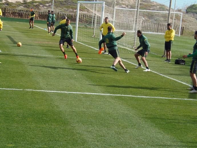 Fotos del entrenamiento de la UD Las Palmas en El Saler (24/01/2019)