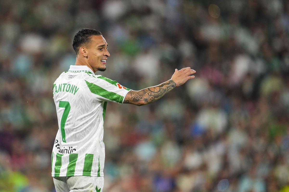 Antony Matheus dos Santos of Real Betis gestures during the Spanish league, LaLiga EA Sports, football match played between Real Betis and Valencia CF at Benito Villamarin stadium on May 23, 2025, in Sevilla, Spain. AFP7 23/05/2025 ONLY FOR USE IN SPAIN. Joaquin Corchero / AFP7 / Europa Press;2025;SPORT;ZSPORT;SOCCER;ZSOCCER;Real Betis v Valencia CF - LaLiga EA Sports