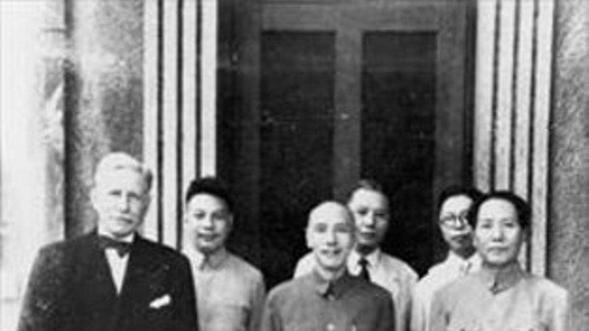 1945. El nacionalista Chiang Kai-shek y el comunista Mao Zedong.