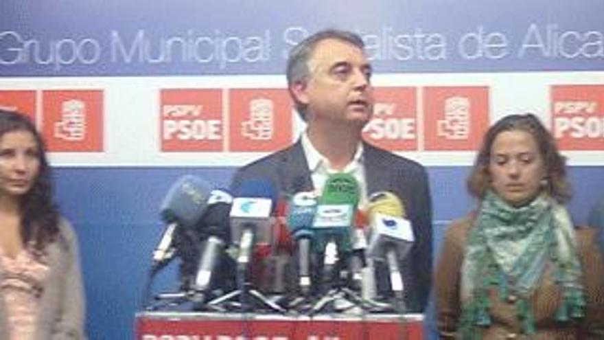 Un momento de la rueda de prensa que ha ofrecido Roque Moreno