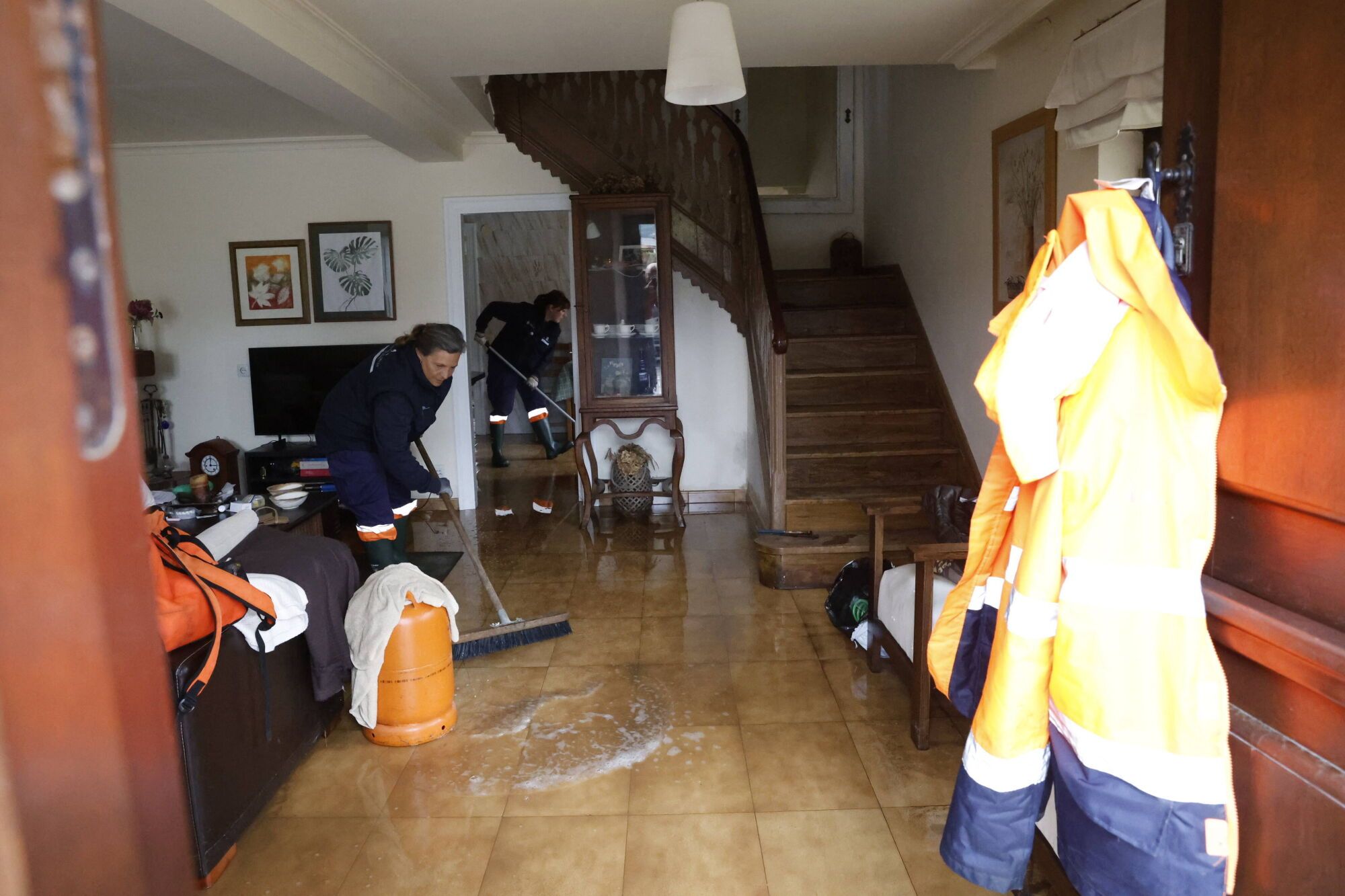 EN IMÁGENES: Caos en Colunga por las inundaciones de esta madrugada