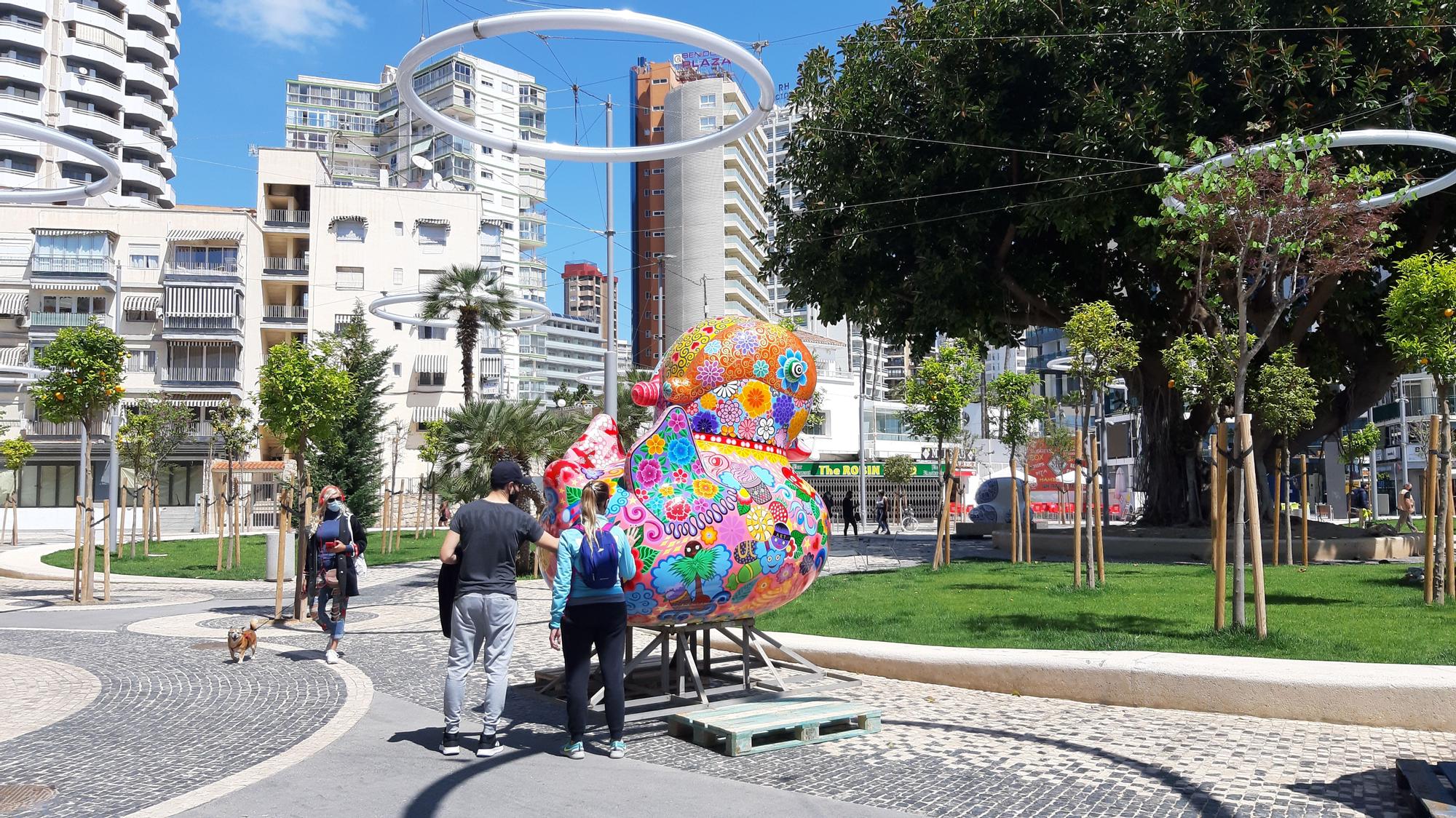 Una "galaxia" de animales taixaneses inunda Benidorm