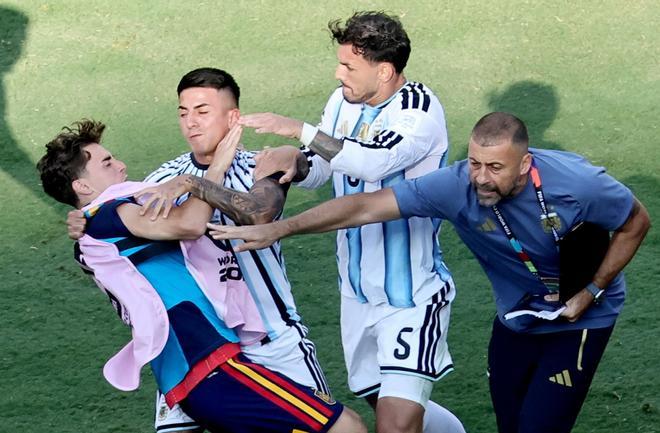 La FIFA sanciona a Gavi, Nahuel, Paredes, Almada y Ayala por la tangana de la final del Mundial