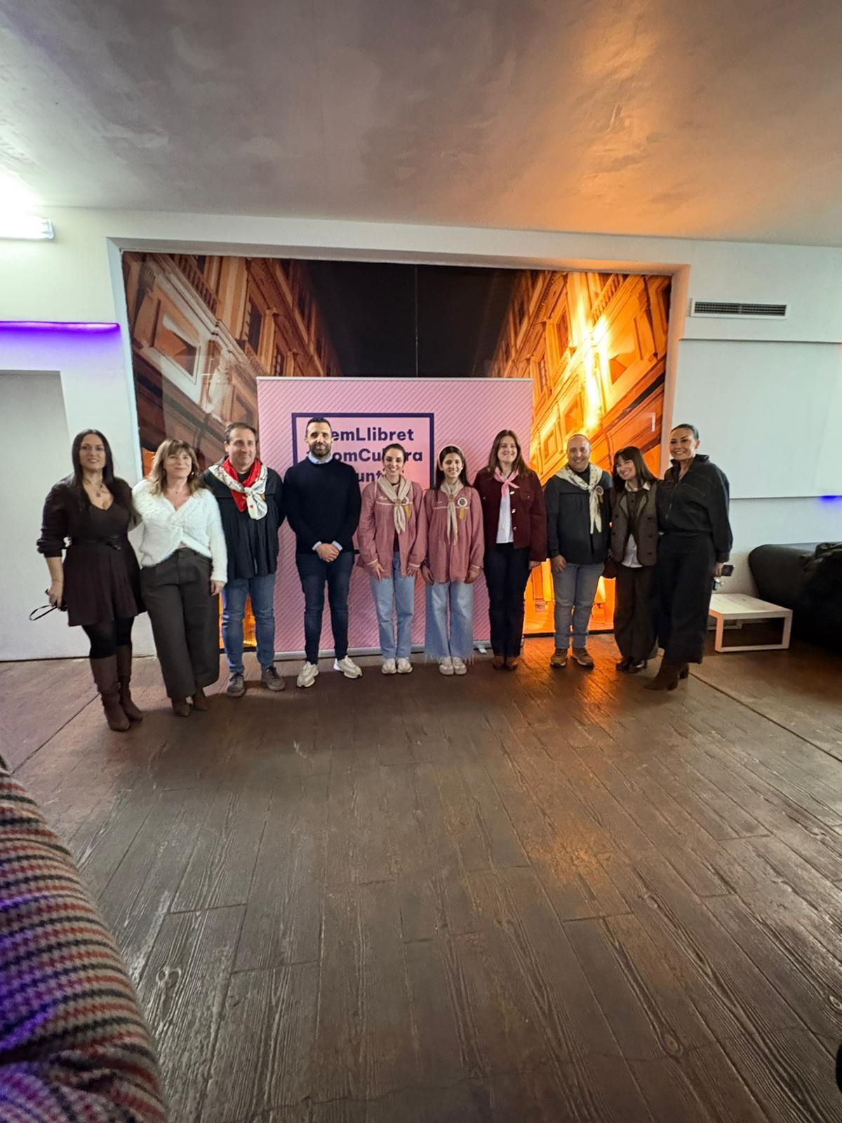 Representación municipal en la presentación.