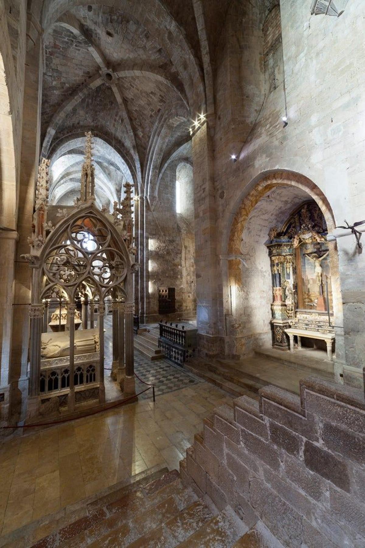 Interior de la iglesia del monasterio de Santes Creus