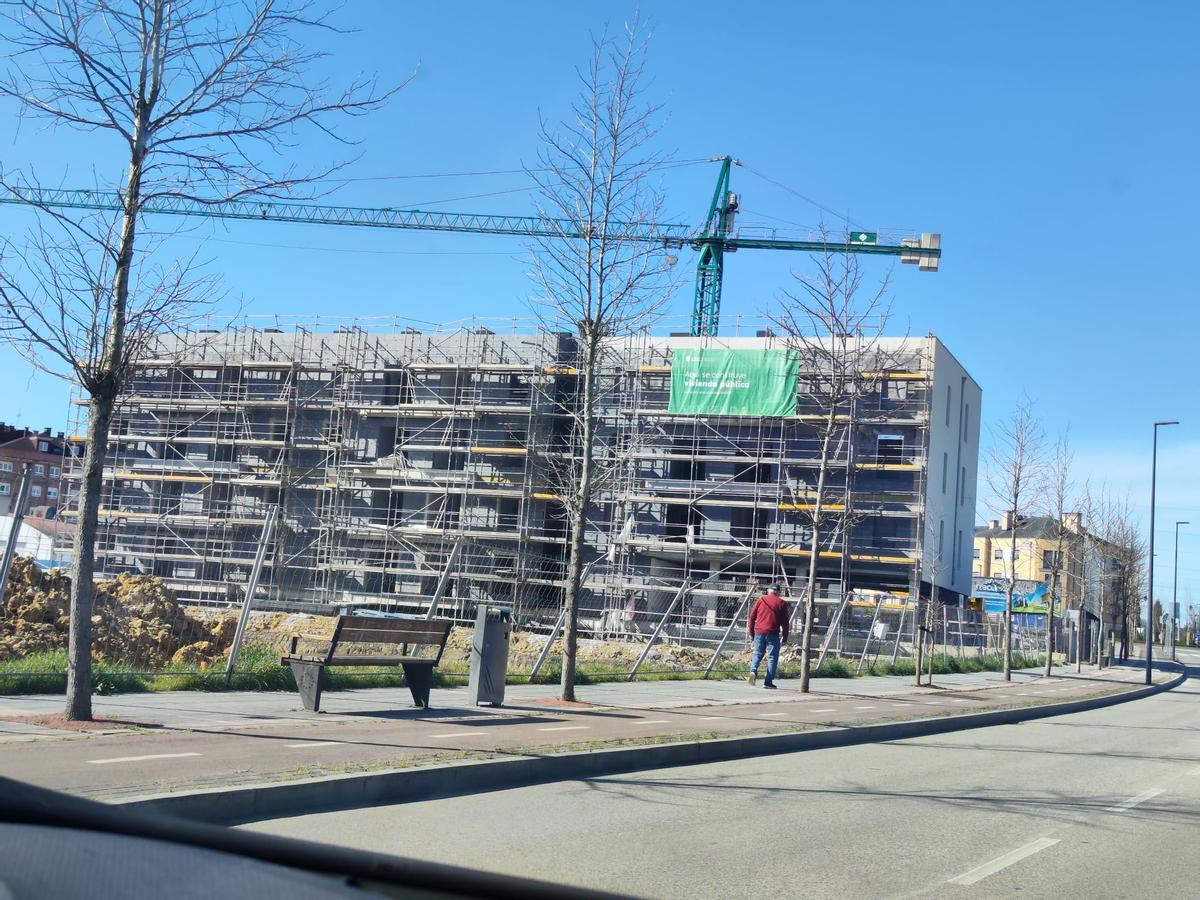 Edificios para pisos de alquiler asequibles en Lugones, en una imagen de hace unos días.