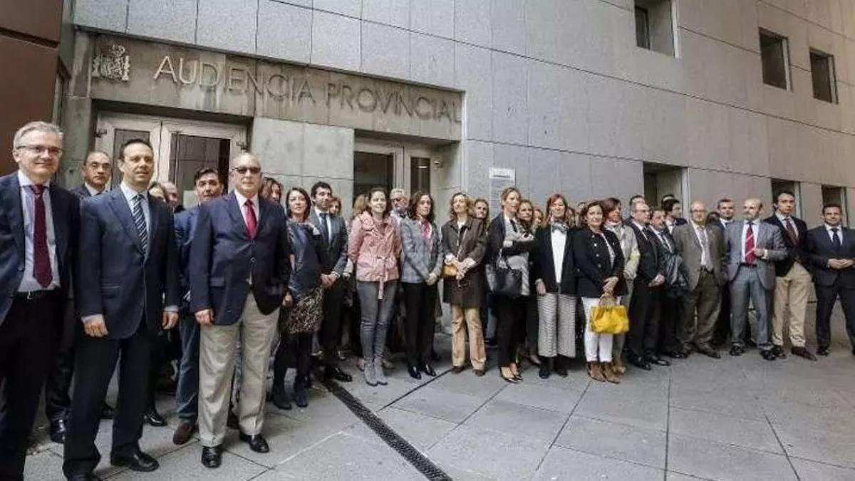 Jueces y fiscales en una concentración ante los Juzgados de Oviedo en 2018.