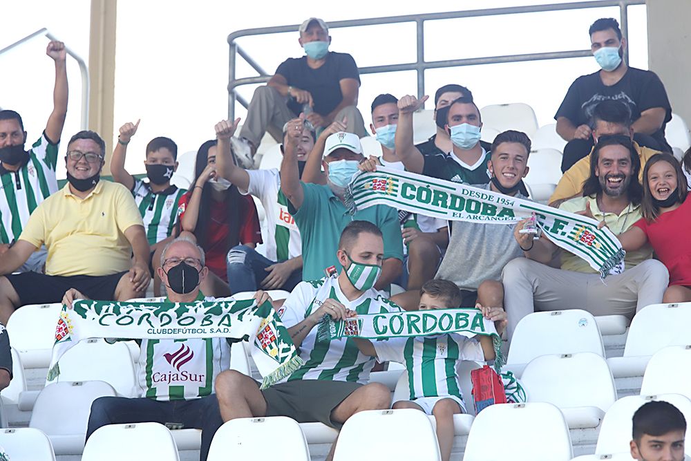 Aficionados asistentes al encuentro Córdoba CF-Don Benito