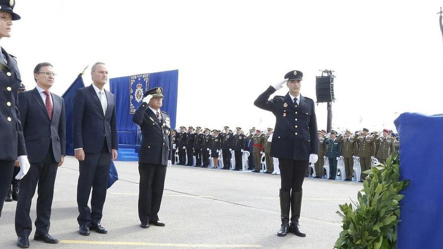 El expresidente Alberto Fabra acudiendo a un acto de la policía en 2014.