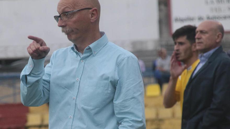 Frank Castelló quiere seguir entrenando al Orihuela