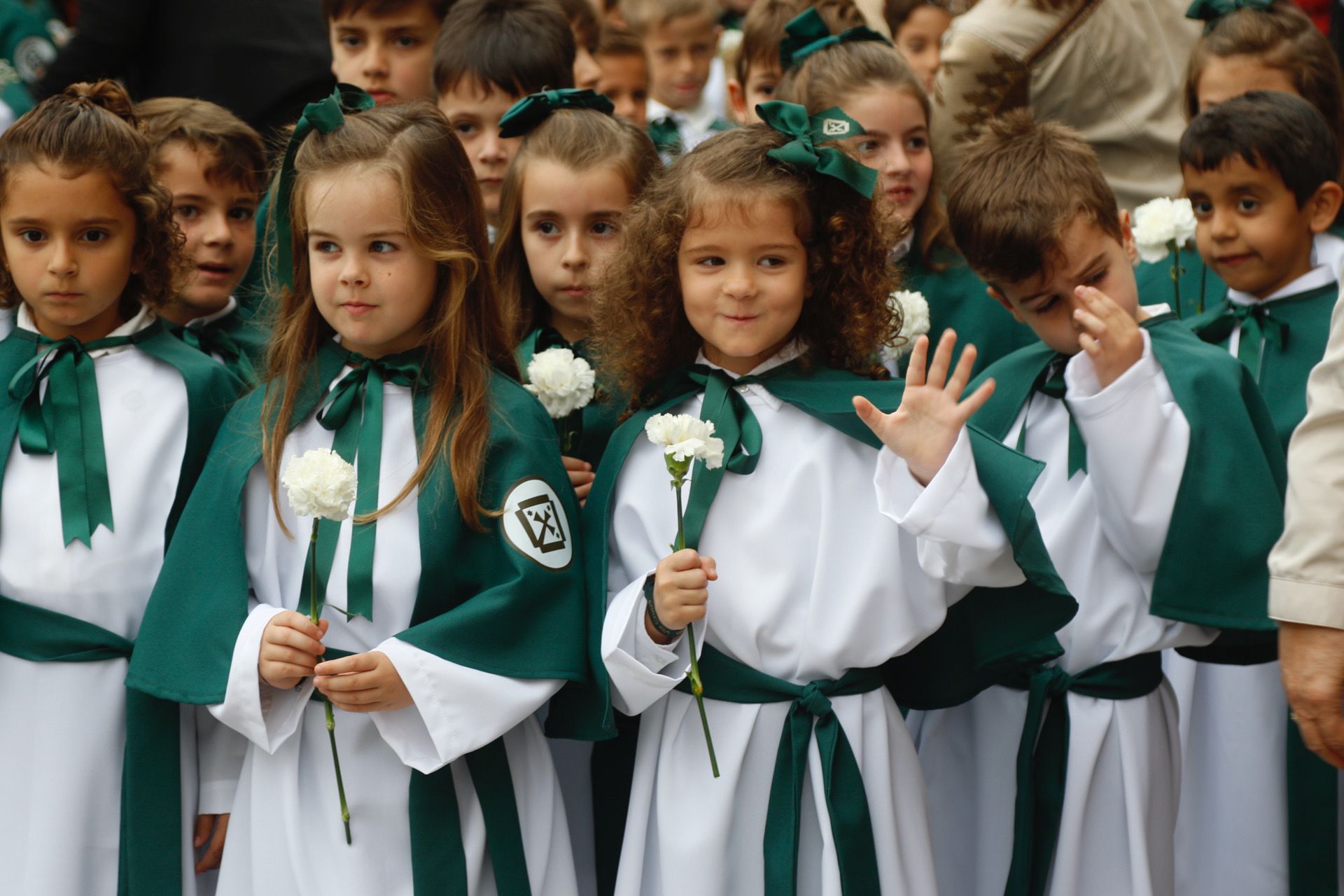 Alumnos del colegio Virgen del Carmen durante su procesión