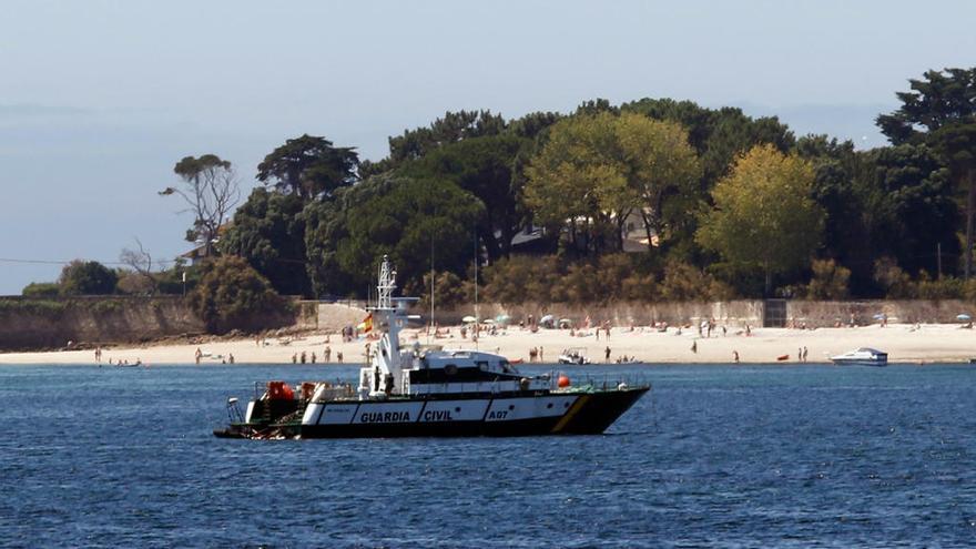 La patrulla de la Guardia Civil en la ría de Vigo // A. Villar