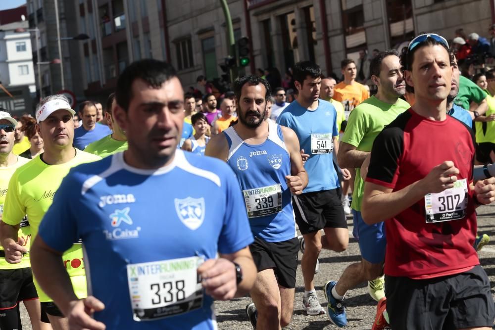 Más de dos mil deportistas corrieron esta mañana en la prueba que discurría por el centro de la ciudad del Louro