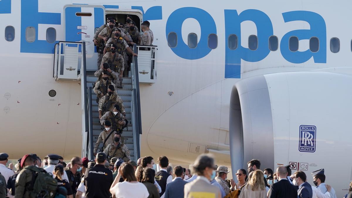Llegada de los últimos evacuados de Afganistán  a la base de Torrejón.