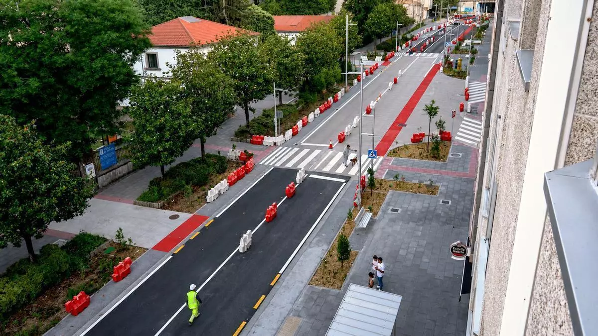 Aviso a los conductores de Santiago: la 'nueva' rúa Amor Ruibal reabrirá al tráfico con un solo carril por sentido