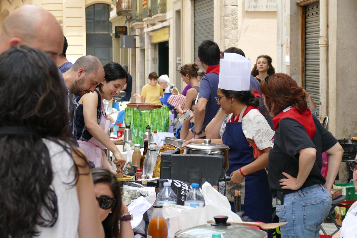 EN IMATGES | Els Mistaires de Figueres estrenen el primer Concurs de Suquet del carrer Peralada