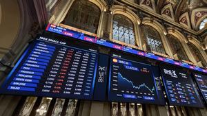 Paneles en la bolsa de Madrid.