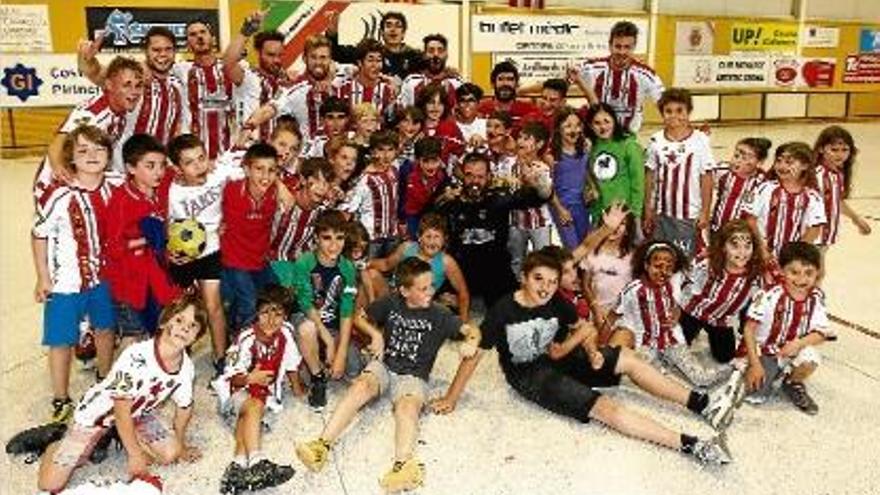 El Girona CH celebrant l&#039;ascens a Primera Nacional el passat mes de maig.