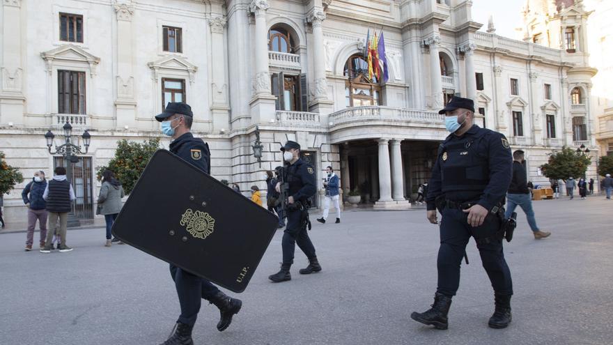 La policía vigilará durante todo el puente que se cumplan los aforos y los horarios de apertura