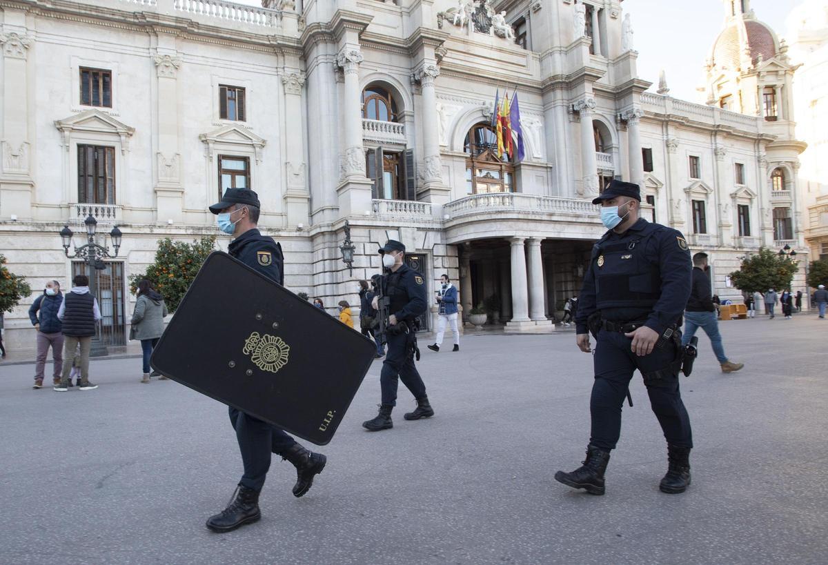 La policía autonómica pone en marcha un dispositivo especial para el puente de San José