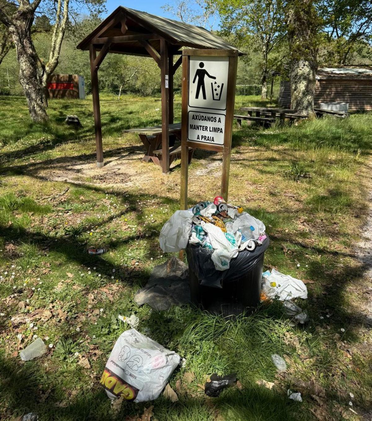 Restos de basura en el enclave.  | FDV