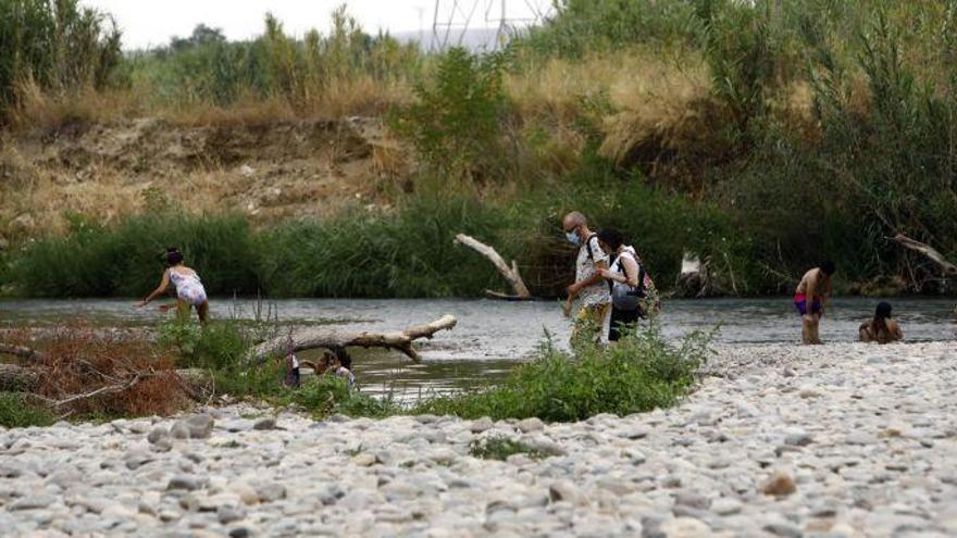 Zaragoza pide limitar el acceso de bañistas al río en la Peña del Cuervo