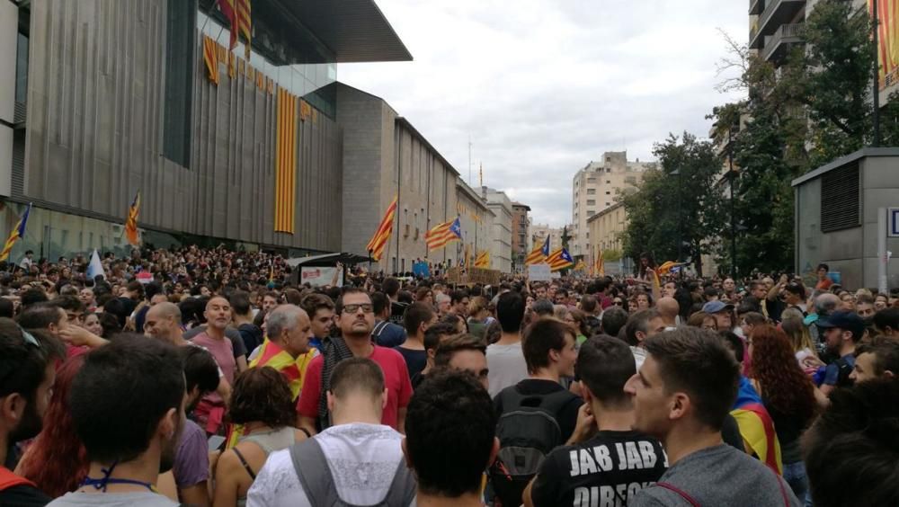 Concentració a la seu de la Generalitat a Girona