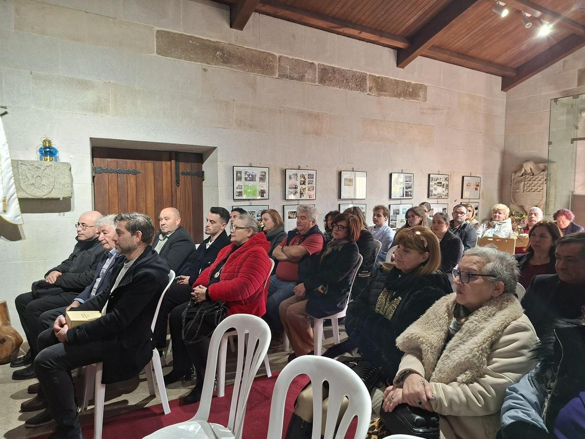 Asistentes a la charla en la Capela do Hospital.