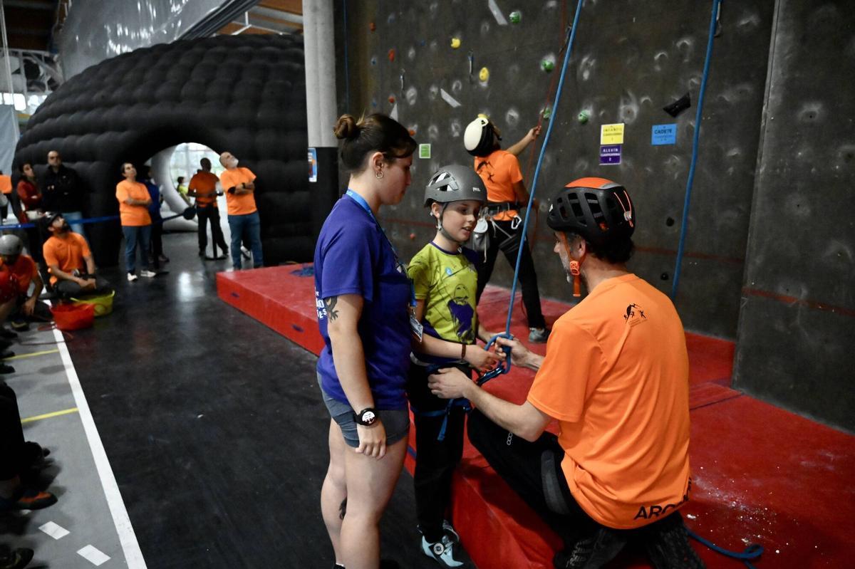 Los jóvenes, asistidos en todo momento por los organizadores y voluntarios.